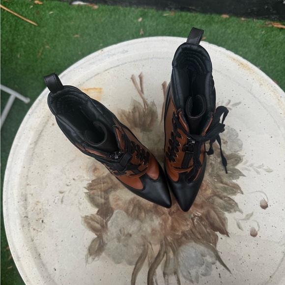 Elegant Black and Brown Lace-Up Women's Boots - Picture 3 of 5